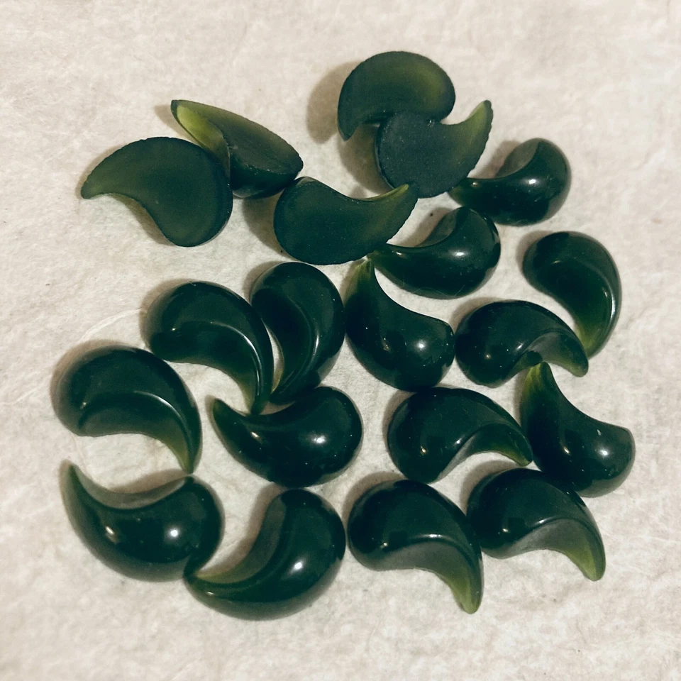 CF31 17x10mm jade green comma glass jewels, FB (20) - Изображение 1 из 1