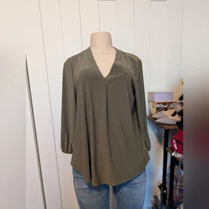 Vince Camuto Olive Green Top Size Medium - Picture 1 of 10