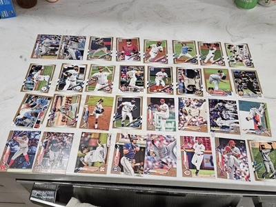2021-2025 Topps Baseball Gold /Gold Foil Card Lot Of 173. - Image 1 of 4