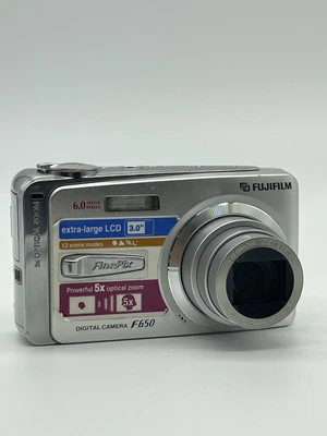 Fujifilm FinePix F Series F650 6.0MP Digital Camera - Silver - Bild 1 von 4