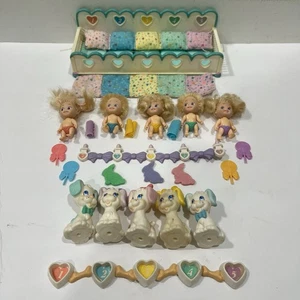 Vintage Tyco Quints Puppen Hunde Babys Zubehör 25 Stück 90er Jahre - Bild 1 von 9