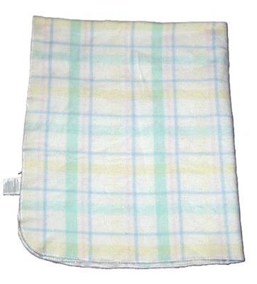 Manta de bebé de franela 100 % algodón a cuadros pastel verde 30x36" de colección Carters Foto 1 de 2