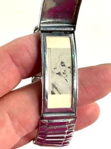 De colección Nudie Pin-Up Pulsera Soldado ROBERT Desnudo - Imagen 1 de 7