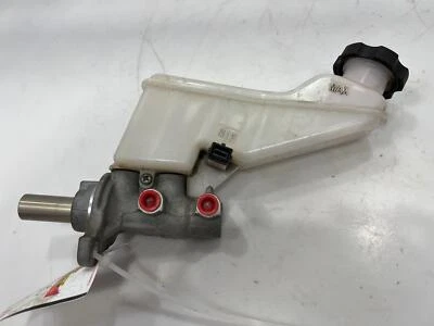 Conjunto de cilindro maestro de freno Hyundai Elantra 2017-2019 sedán OEM 58510F2400 Foto 1 de 4