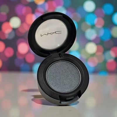 MAC Eye Shadow Powder Single, Knight Divine (veluxe pearl) 0.05oz / 1.5g Full Sz - Image 1 of 4