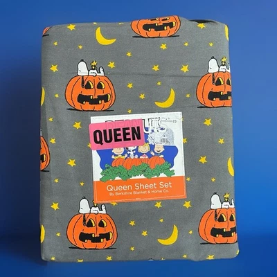 Peanuts Snoopy Woodstock Halloween Pumpkin Jack O Lantern Moon Queen Sheet Set - Image 1 of 4
