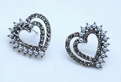 E001 FASHION CUTE DOUBLE HEART PIERCED RHINESTONE FAUX PEARL JEWELRY EARRINGS - Image 1 of 4