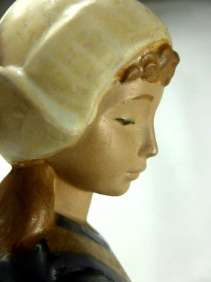 Statuina vintage Lladro fatta a mano in Spagna NAO ceramica bambina statua - Immagine 1 di 4