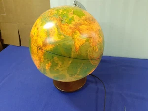 Globus Beleuchtet - Bild 1 von 7