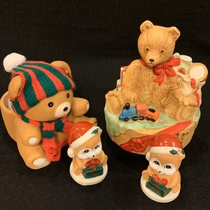 4 Stück Vintage Weihnachtsbär Keramik - Spieluhr, Übertopf, 2 Figuren - Bild 1 von 12