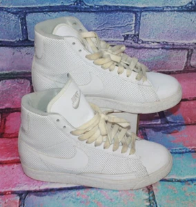 NIKE Blazer Mid 'Triple White"  High Tops Clean Size 4.5 Y  318705-112 - Picture 1 of 4