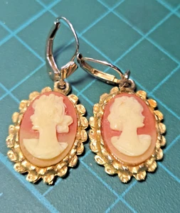 VINTAGE 1950's STAMPED CORO GOLD TONE LADY CAMEO LEVER BACK EARRINGS COSTUME - Picture 1 of 7