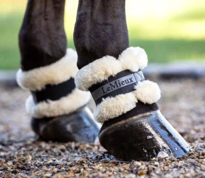 LeMieux Fleece Pasternfolie weiches Fell über Reichweite Sprungtraining zusätzlicher Schutz - Bild 1 von 2