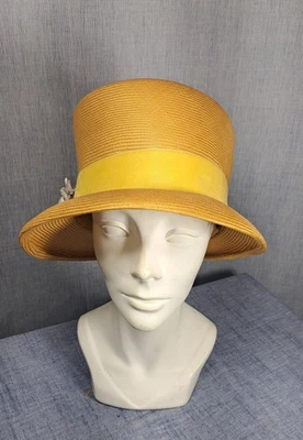 1960'S STRAW CLOCHE STYLE HAT,  LA DERNIERE LABEL - Image 1 of 4