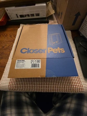 Solapa para gato con cerradura para mascotas más cercana con revestimiento de puerta - Modelo blanco 234W Foto 1 de 3