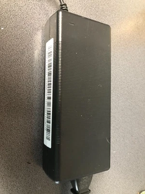 Netzteil 19V DC 7,1A - Bild 1 von 3