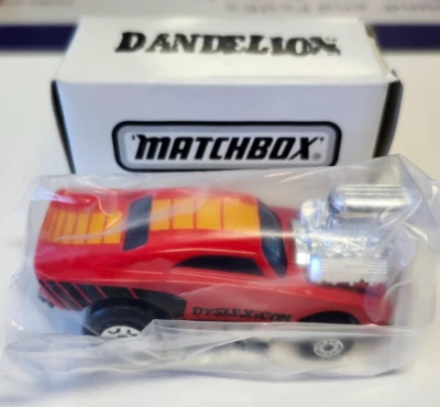 Dodge Charger Matchbox diente de león en rojo Foto 1 de 4