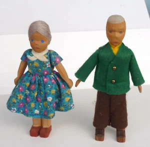Holzpuppen - Oma und Opa - Puppen von Lotte Sievers Hahn - 1:10 - Großeltern - Bild 1 von 6