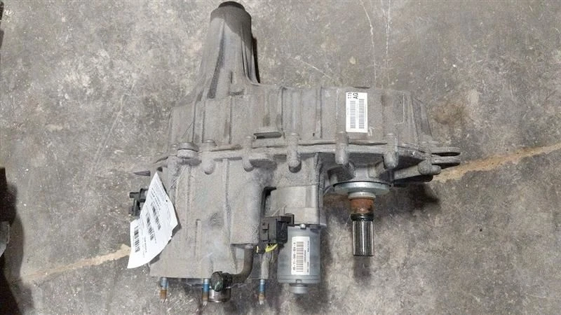 2019-21 new style Ram 1500  Transfer Case 2411352 - Image 1 of 4