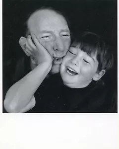 Serie Padre e Hijos•The Pinch•Foto en blanco y negro de Howard Schatz POSTAL - Imagen 1 de 1