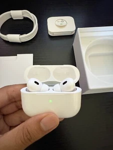 Apple AirPods Pro 2nd Generation with MagSafe Wireless Charging Case - White - Zdjęcie 1 z 4