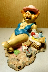 Piggin’~ Sammlerstück Serie Ms. Piggy im Badeanzug Hut & Sonnenbrille Figur - Bild 1 von 22