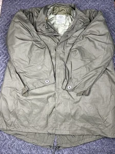 US Military Fish Tail Parka Large Extreme Cold Weather W/ Desert Camo Liner - Picture 1 of 9