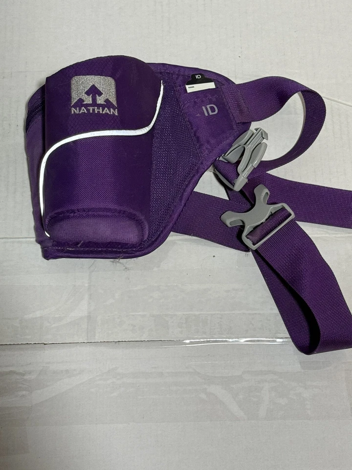 portabotellas de agua nathan morado Foto 1 de 2