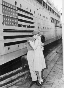 The American Troops Leaving To The Panama Canal To Secure It Old Photo - Picture 1 of 1