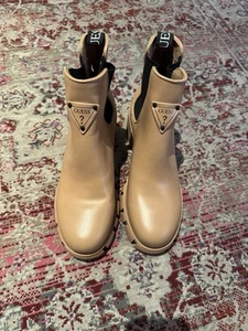 Women Boots Size 6 Guess Chelsea Ankle Beige Faux Leather Mid Block Heel Pull On - Picture 1 of 6