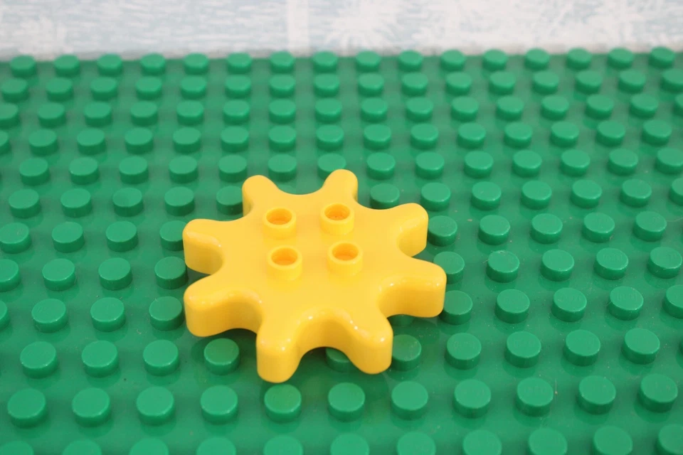 Duplo PIEZA DE REPUESTO 10845 Mi primer carrusel AMARILLO rueda engranaje giratorio 8 dientes Foto 1 de 1