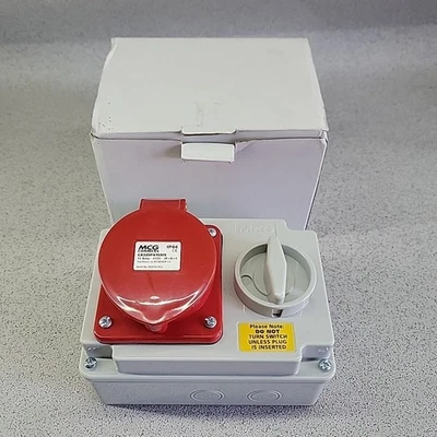 Interlocked Switched Socket 415 Volt 16A 5 Pin  Red IP44 3 Phase 415v New - Image 1 of 4