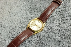 PULSAR Gold Tone President Day/Date Fluted Bezel White Dial Quartz Watch Running - Picture 1 of 7
