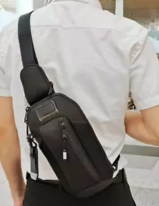 Bandolera Tumi Alpha Bravo Esports Pro Sling negra productos Outlet - Imagen 1 de 11