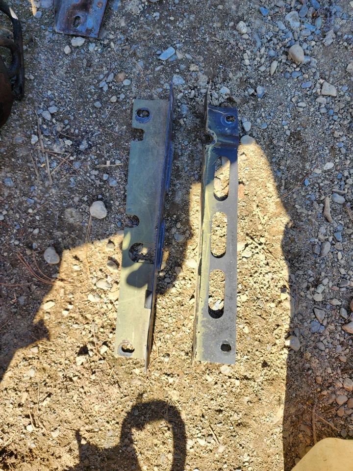 Soporte de montaje de panel de cabezal 84-86 Jeep Comanche Cherokee OEM 2,8 V6... Foto 1 de 1