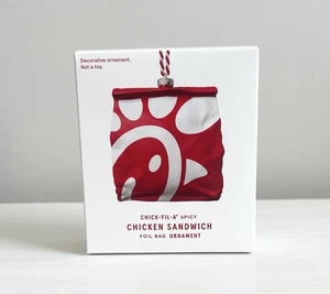 Chick-Fil-A Original Spicy Chicken Sandwich Bag Holiday Ornament 2025 LIMITIERT - Bild 1 von 2