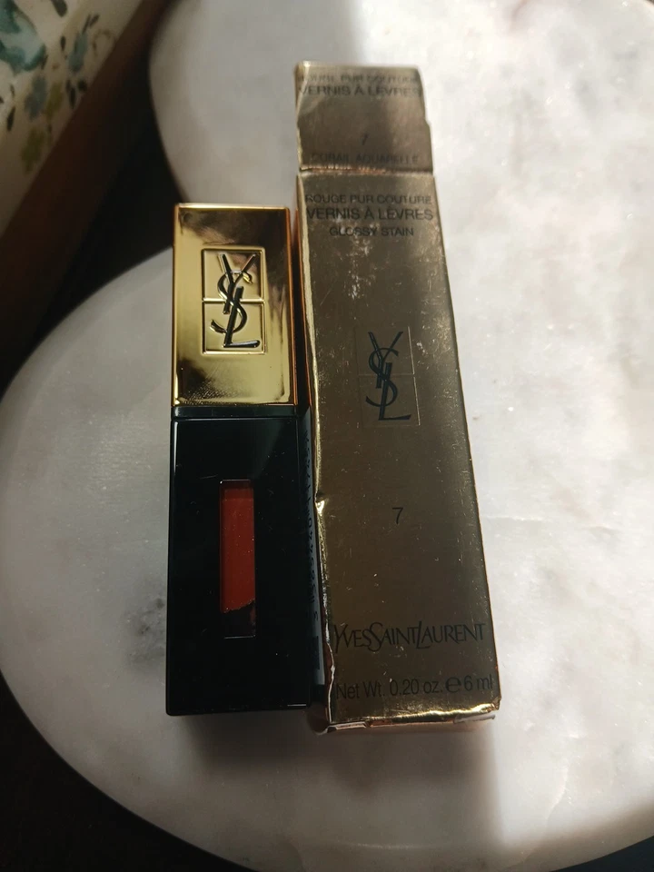 Глянцевое пятно YSL Rouge Pur Couture Vernis a Levres 7 Corail Aquatique 0,2 унции - Изображение 1 из 1