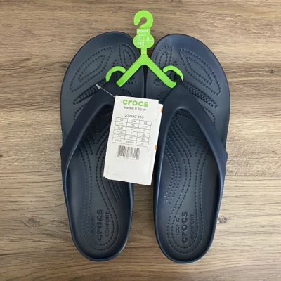 🌺NUEVO CON ETIQUETAS🌺 Chanclas Crocs Kadee II Talla 10 Azul Marino Foto 1 de 4