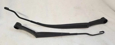 2015 现代 Veloster 驾驶员和乘客侧挡风玻璃雨刮臂 — 第 1/4 张图片