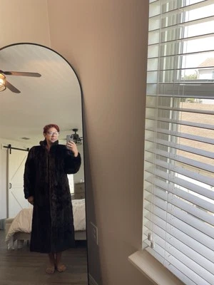 Abrigo de visón de longitud completa genuino para mujer comprado en la bóveda de piel Marshall Fields Foto 1 de 4