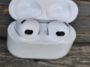 Apple AirPods 3rd Generation Wireless In-Ear Headset - White A2566 - Photo 1 sur 6