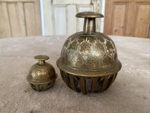 Vintage Bell Etched Brass Elephant Claw Prayer Temple Bell - Imagen 1 de 14