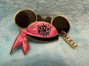 🌟 Disney Mickey Mouse Ohr Hut Pirat Prinzessin rosa Baumeln Strass Pin 2008 - Bild 1 von 6