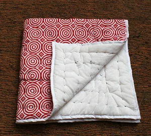 Baby Quilt White Red Hand Block Printed Light Weight Coverlet 100% Cotton Filled - Picture 1 of 8