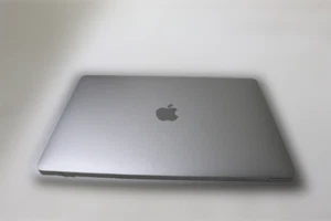 Apple MacBook Air A1932 i5-8210Y 1.60GHZ 16GB 256GB SSD 13.3" - Picture 1 of 5