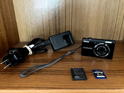 Nikon CoolPix S570 12MP 5X Zoom Black Digital Camera W/Charger Battery 4GB SD  - Image 1 of 4