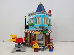 LEGO Stadthaus Spielzeugladen 31105 CREATOR 100% vollständig - Bild 1 von 11