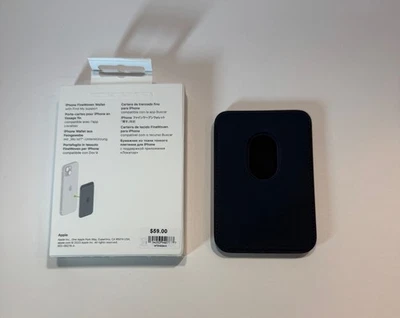 iphone fine woven wallet with magsafe black excellent condition - Image 1 of 2