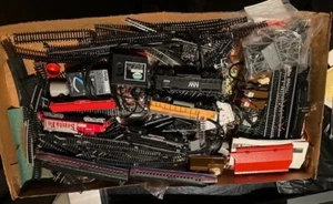 VINTAGE MIXED TRAIN SETS &TRAIN TUNNEL - Picture 1 of 9