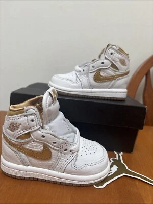 Air Jordan 1 retrô alto OG TD ouro metálico FD2598 107 criança infantil tamanho 4C NOVO - Imagem 1 de 4